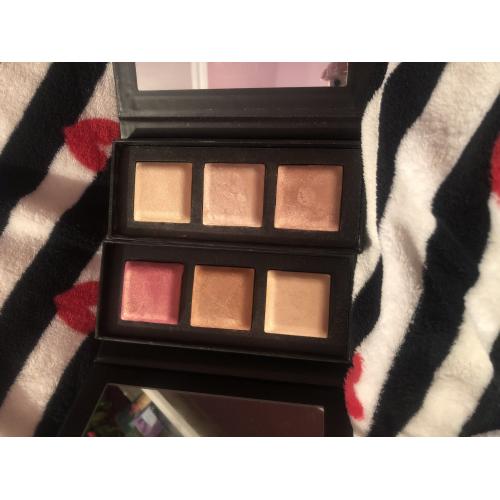 SinSkin Skin By Patricia Kazadi, Highlighter Palette Brownie Glamalicious (Paleta trzech wypiekanych rozświetlaczy) - opinie | zdjęcie do recenzji od monikape18 - 3