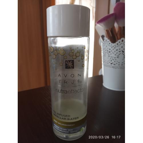Avon True, Nutra Effects, Nourish Oil-Infused Micellar Water (Płyn micelarny z olejkiem) - opinie | zdjęcie do recenzji od angelikaaaaxd