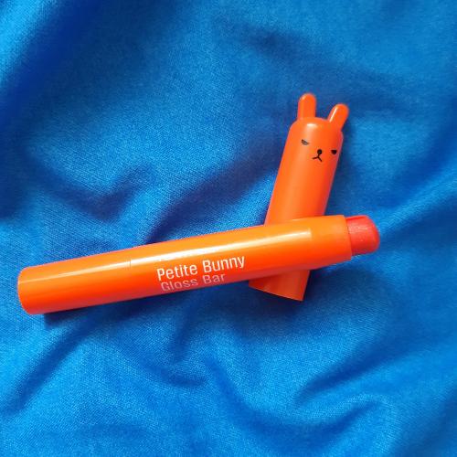 Tony Moly Petite Bunny, Gloss Bar (Nabłyszczająca szminka do ust) - opinie | zdjęcie do recenzji od MoniaPasi - 2