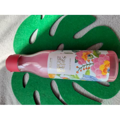 Oriflame Bright Petals, Shower Cream (Kremowy żel pod prysznic) - opinie | zdjęcie do recenzji od KIN0183 - 1