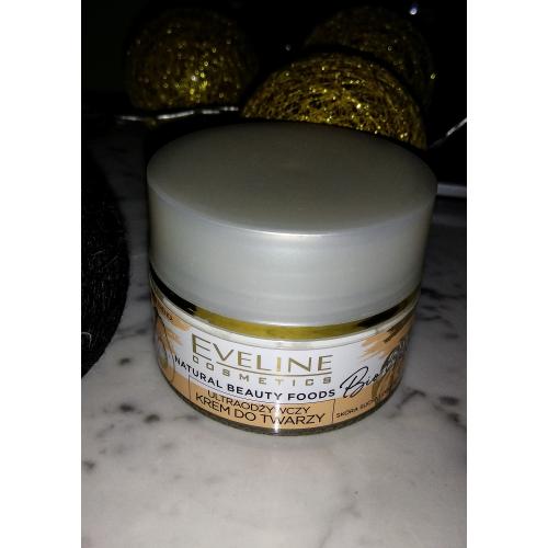 Eveline Cosmetics Natural Beauty Foods Bio Vegan, Ultraodżywczy krem do twarzy 3 w 1 cera sucha i odwodniona - opinie | zdjęcie do recenzji od Maartenss