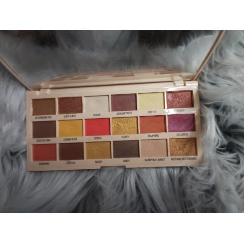 I Heart Revolution Lemon Drizzle Chocolate Shadow Palette (Paleta 18 cieni do powiek) - opinie | zdjęcie do recenzji od Dagmara99 - 1