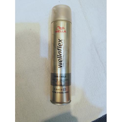 Wella Wellaflex, Shiny Hold Hairspray (Lakier do włosów maksymalnie utrwalający `Połysk i trwałość`) - opinie | zdjęcie do recenzji od RenataWu