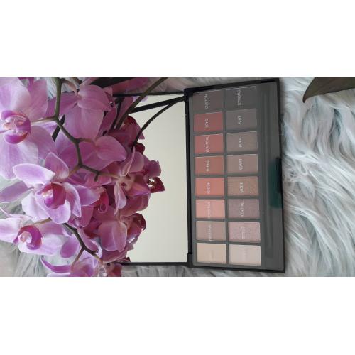Revolution Beauty (Makeup Revolution) New-trals vs Neutrals Palette (Paleta 16 cieni do oczu) - opinie | zdjęcie do recenzji od MagFifi - 3