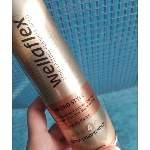 Wella Wellaflex, Hydro Style, Utrastrong Hairspray (Lakier do włosów bardzo mocno utrwalający) - opinie | zdjęcie do recenzji od Staria - 1
