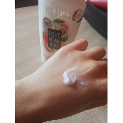 Eveline Cosmetics I Love Vegan Food, Silnie odżywczy balsam do ciała `Mango i awokado` - opinie | zdjęcie do recenzji od louissth