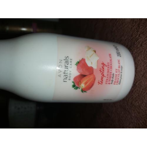 Avon Naturals, Strawberry & White Chocolate, Body Lotion (Balsam do ciała 'Truskawka i biała czekolada') - opinie | zdjęcie do recenzji od marcia_k