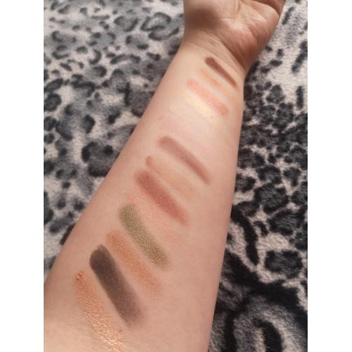 I Heart Revolution Gold Shadow Palette (Paleta 16 cieni do powiek) - opinie | zdjęcie do recenzji od ReescueeMee - 1