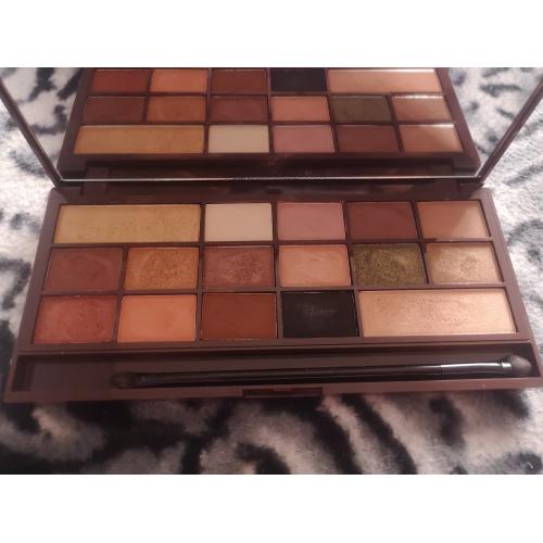 I Heart Revolution Gold Shadow Palette (Paleta 16 cieni do powiek) - opinie | zdjęcie do recenzji od ReescueeMee - 3