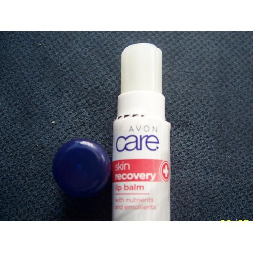 Avon Care, Skin Recovery, Lip Balm (Kojąco-regenerująca pomadka do ust z emolientami) - opinie | zdjęcie do recenzji od Smerfeta83 - 1