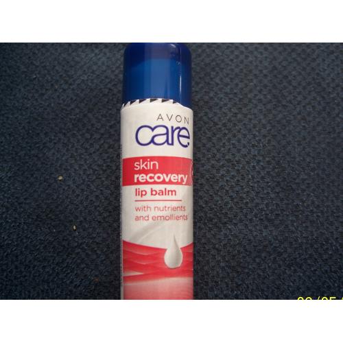 Avon Care, Skin Recovery, Lip Balm (Kojąco-regenerująca pomadka do ust z emolientami) - opinie | zdjęcie do recenzji od Smerfeta83 - 2