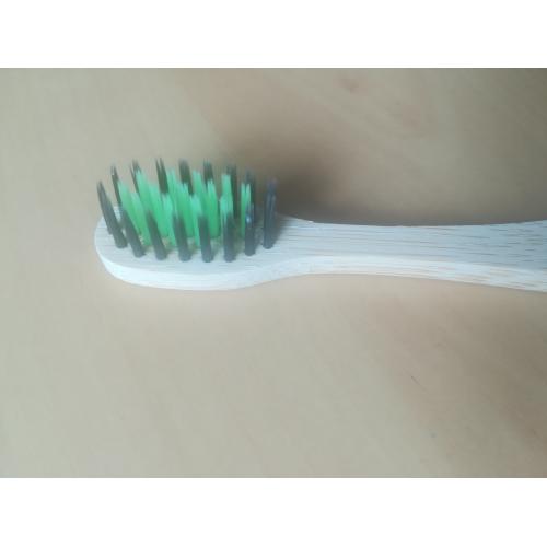 Colgate Bamboo Charcoal, Szczoteczka do zębów z aktywnym węglem `Soft` - opinie | zdjęcie do recenzji od Lukrecja63 - 2