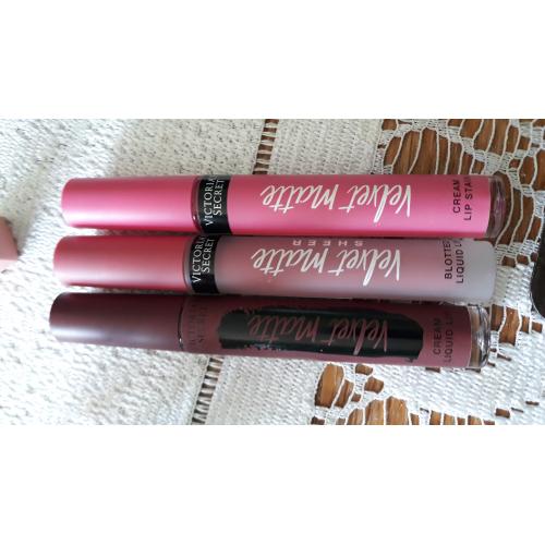 Victoria's Secret Velvet Matte Lipstick (Matowa szminka) - opinie | zdjęcie do recenzji od Gogoz - 1