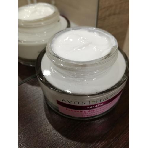 Avon Nutra Effects, Soothe Hydrating Day Cream SPF 20 (Krem nawilżający na dzień dla skóry wrażliwej) - opinie | zdjęcie do recenzji od katharos00 - 3