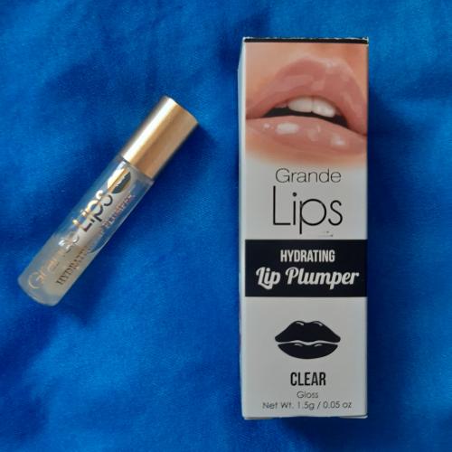 Grande Cosmetics GrandeLIPS, Hydrating Lip Plumper Gloss (Błyszczyk powiększający usta) - opinie | zdjęcie do recenzji od MoniaPasi
