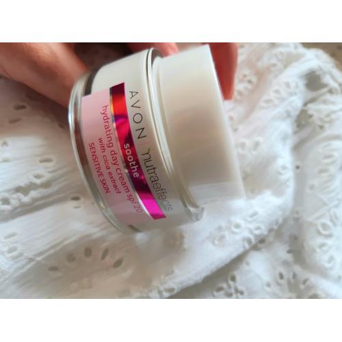 Avon Nutra Effects, Soothe Hydrating Day Cream SPF 20 (Krem nawilżający na dzień dla skóry wrażliwej) - opinie | zdjęcie do recenzji od paula54555 - 2