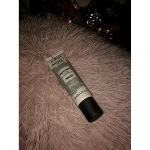 Essence Prime + Studio, Mattifying + Pore Minimizing Primer  (Matująca baza pod makijaż z czarną glinką minimalizująca pory) - opinie | zdjęcie do recenzji od Kamila_Julia
