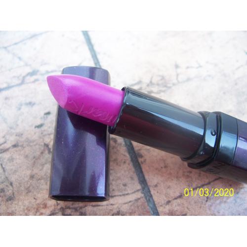 Avon Mark, Prism Lipstick (Szminka z efektem pryzmatu) - opinie | zdjęcie do recenzji od Smerfeta83 - 1