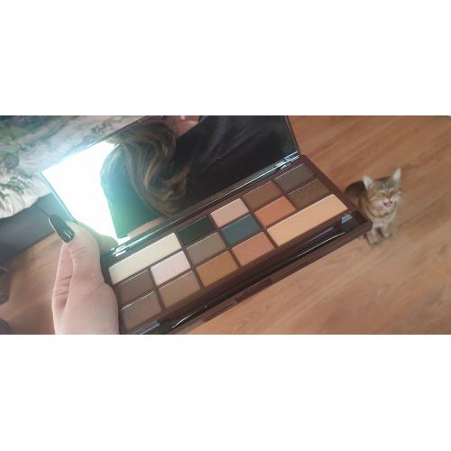 I Heart Revolution Salted Caramel Shadow Palette (Paleta 16 cieni do powiek) - opinie | zdjęcie do recenzji od Ajoanna00