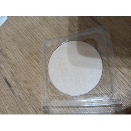 Tune Sparkling Cheek Skin Illuminator (Szampański rozświetlacz) - opinie | zdjęcie do recenzji od LoveKiwi - 2