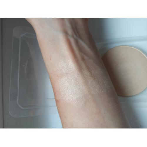 Tune Sparkling Cheek Skin Illuminator (Szampański rozświetlacz) - opinie | zdjęcie do recenzji od LoveKiwi - 3