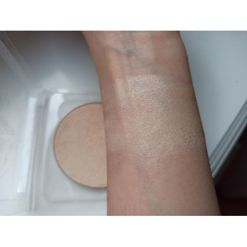Tune Sparkling Cheek Skin Illuminator (Szampański rozświetlacz) - opinie | zdjęcie do recenzji od LoveKiwi - 4