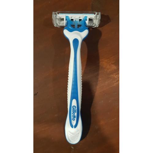 Gillette Blue 3 Cool, Jednorazowa maszynka do golenia dla mężczyzn - opinie | zdjęcie do recenzji od Staria - 1