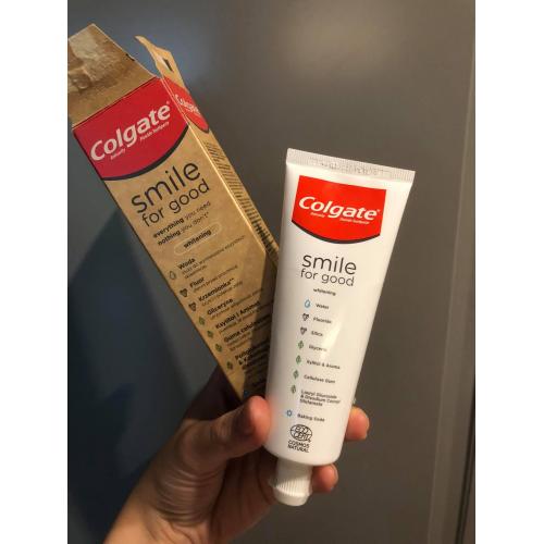 Colgate Smile For Good, Whitening Toothpaste (Wybielająca pasta do zębów) - opinie | zdjęcie do recenzji od Marla Singer