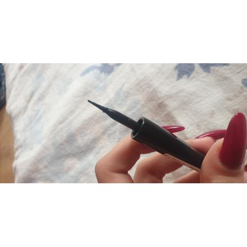 L'Oreal Paris Super Liner, Black Lacquer (Eyeliner w pisaku) - opinie | zdjęcie do recenzji od Ajoanna00 - 2