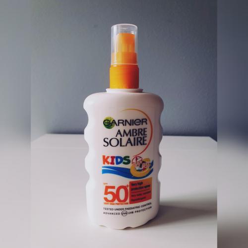 Garnier Ambre Solaire Kids,  Hydrating Spray SPF 50 (Spray ochronny dla dzieci) - opinie | zdjęcie do recenzji od Redakcja_Wizazpl