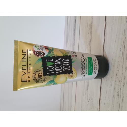 Eveline Cosmetics I Love Vegan Food, Odświeżający żel do mycia twarzy rewitalizujący - opinie | zdjęcie do recenzji od wonder_joker97
