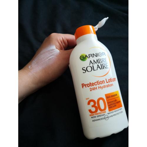 Garnier Ambre Solaire, 24h Hydration Protection Lotion SPF 30 (Balsam ochronny) - opinie | zdjęcie do recenzji od Redakcja_Wizazpl