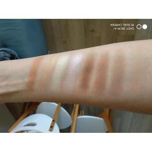 Revolution Beauty (Makeup Revolution) Makeup Revolution x Roxxsaurus,  Contour and Highlight Palette (Paleta bronzerów i rozświetlaczy) - opinie | zdjęcie do recenzji od Noweskarpety