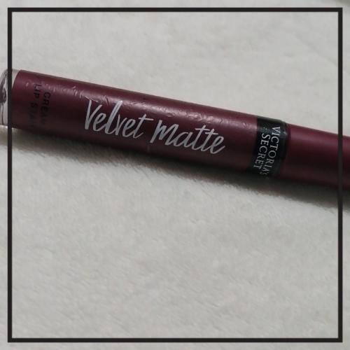 Victoria's Secret Velvet Matte Lipstick (Matowa szminka) - opinie | zdjęcie do recenzji od ElenaGrb