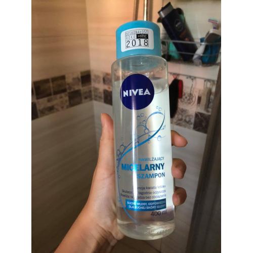 Nivea Nawilżający szampon micelarny wzbogacony o esencję z kwiatu lotosu - opinie | zdjęcie do recenzji od LauraWizaz