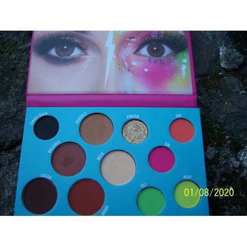 Wibo Zmalowana x Wibo, Feel My Mind Eye Palette (Paleta cieni do powiek) - opinie | zdjęcie do recenzji od Smerfeta83 - 1