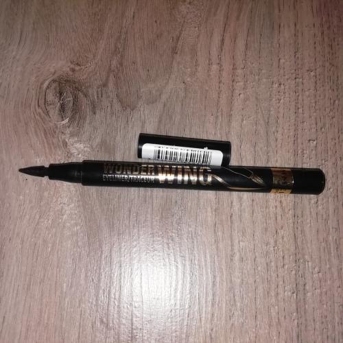 Rimmel Wonder Wing Eyeliner (Eyeliner w pisaku) - opinie | zdjęcie do recenzji od Skarbus19