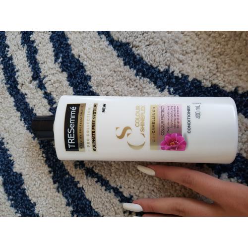 TRESemme Colour Shineplex, Colour Protect Conditioner with Camelina Oil (Odżywka do włosów farbowanych) - opinie | zdjęcie do recenzji od karola667
