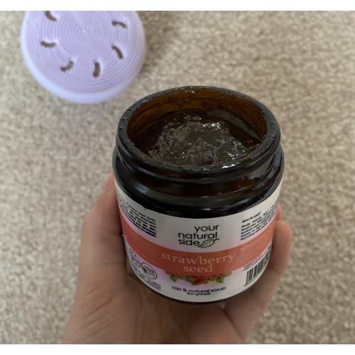 Your Natural Side Peeling z pestek truskawek drobnoziarnisty - opinie | zdjęcie do recenzji od kosmetycznieIGrA - 2