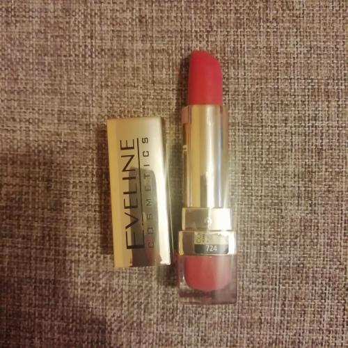 Eveline Cosmetics Color Edition (Szminka do ust) - opinie | zdjęcie do recenzji od Skarbus19 - 1