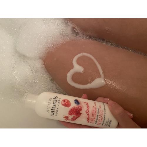Avon Naturals, Wild Berries and Pomegranate, Yoghurt Body Cleanser (Jogurtowy żel do mycia ciała) - opinie | zdjęcie do recenzji od _ainez_ka