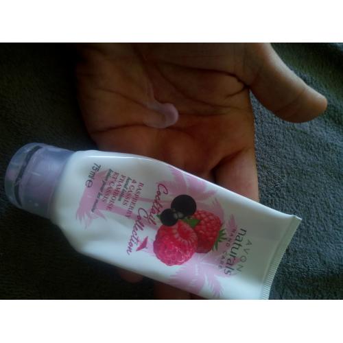 Avon Naturals, Cocktail Collection, Raspberry & Cassis [Wild Berries Shake] Hand Lotion (Krem do rąk `Malina i czarna porzeczka`) - opinie | zdjęcie do recenzji od bibi0312 - 2