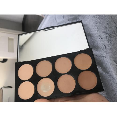 Revolution Beauty (Makeup Revolution) Cover and Conceal Palette (Paleta korektorów do twarzy) - opinie | zdjęcie do recenzji od Myszamouse