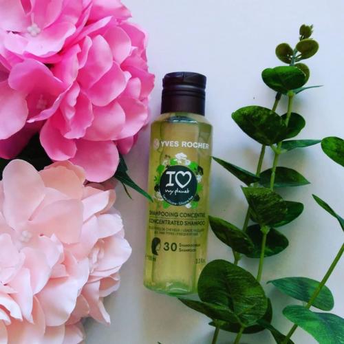 Yves Rocher I Love My Planet, Shampooing Concentre [Concentrated Shampoo] (Skoncentrowany szampon do włosów nadający połysk) - opinie | zdjęcie do recenzji od olaaniolek