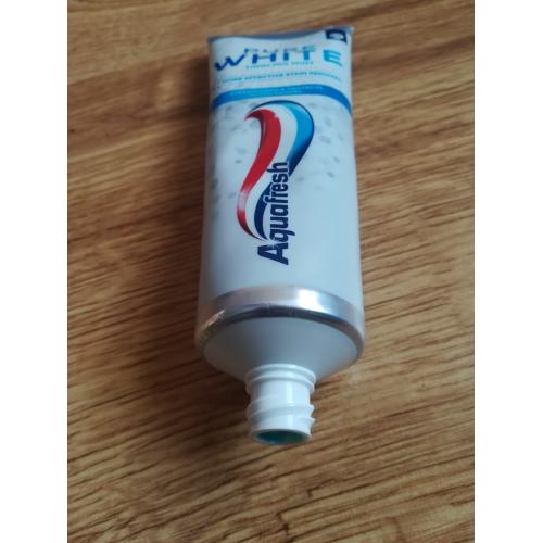 Aquafresh Pure White Tingling Mint, Pasta do zębów wybielająca z fluorkiem - opinie | zdjęcie do recenzji od Lukrecja63 - 2