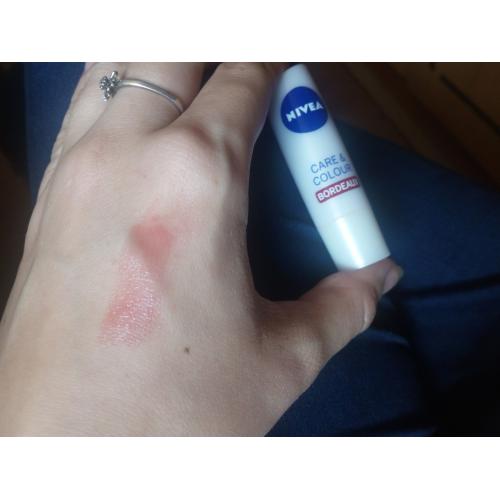 Nivea Care &, Colour, Pielegnująca pomadka do ust `Bordeaux` - opinie | zdjęcie do recenzji od Edka0626