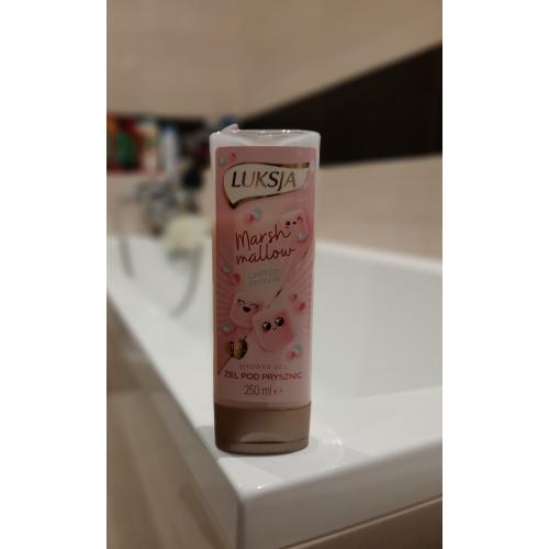 Luksja Marshmallow Shower Gel (Żel pod prysznic o zapachu pianek Marshmallow) - opinie | zdjęcie do recenzji od MadameRosePl