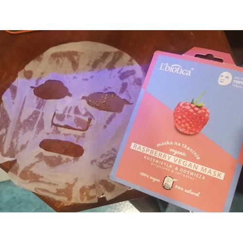 L'biotica Raspberry Vegan Mask Brightens & Refreshes (Rozświetlająco- odświeżająca maska na tkaninie) - opinie | zdjęcie do recenzji od Staria - 1