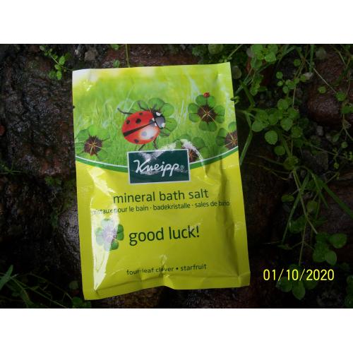 Kneipp Good Luck! Mineral Bath Salt Four-Leaf & Starfruit (Kryształki do kąpieli `Czterolistna koniczyna i karambola`) - opinie | zdjęcie do recenzji od Smerfeta83 - 1