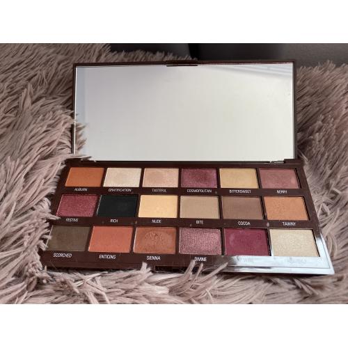 I Heart Revolution Cranberries and Chocolate Shadow Palette (Paleta 18 cieni do powiek) - opinie | zdjęcie do recenzji od julaa_94 - 1